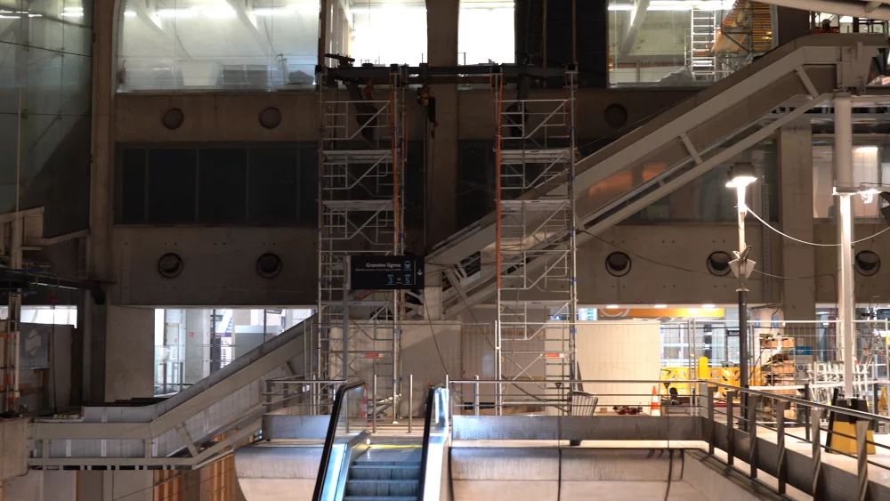Installation Triplex - Vue des escaliers mécaniques en cours d'installation